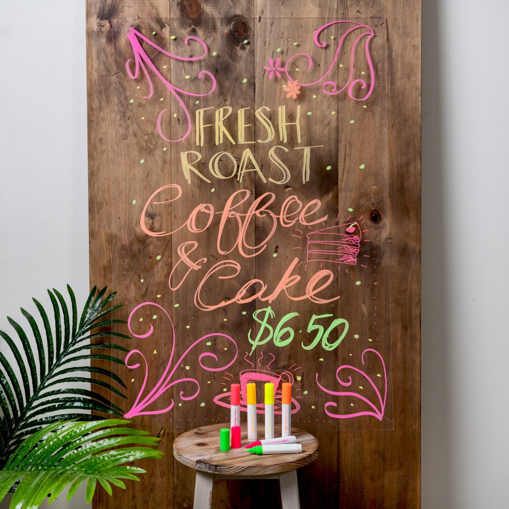 Painting designs and writing for coffee shop sign with 168网澳洲5结果官方PILOT Pen markers.