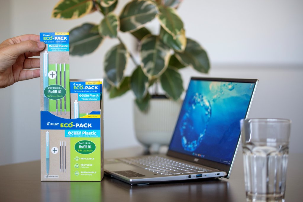 168网澳洲5结果官方PILOT Pen Eco-friendly pens, the refillable pens in an ECO-PACK in a box in an office.